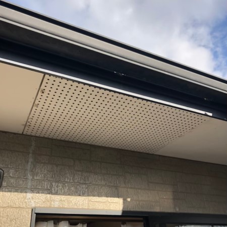 隙間ができやすい場所　軒天